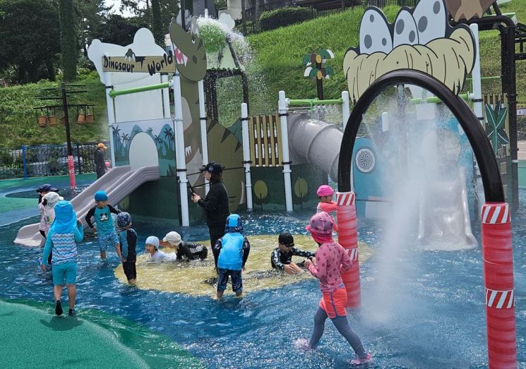 "올여름 피서는 해남에서"…공룡·계곡·분수 물놀이장 개장