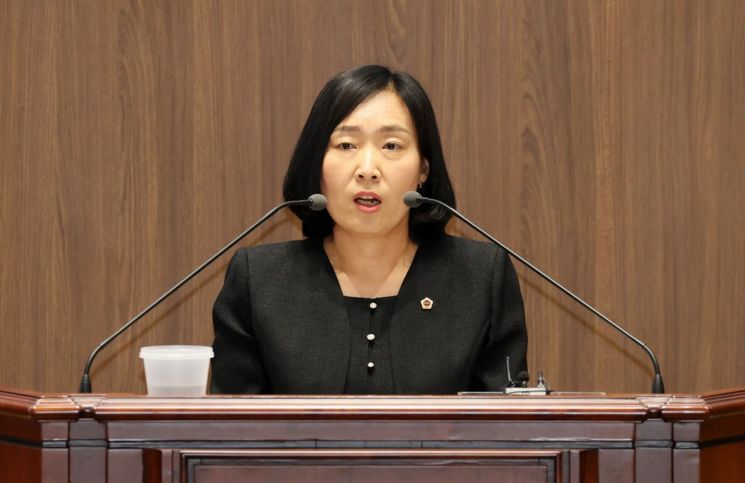 신순옥 충남도의원이 공원 지하공간을 주차장으로 조성해 주차난을 해소하자고 제안하고 있다./충남도의회 제공