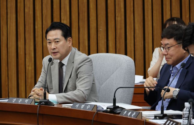 14일 서울 여의도 국회에서 김상환 헌법재판소장 후보자에 대한 인사청문회 실시계획서 채택의 건 등을 의결하기 위해 열린 인사청문특별위원회 전체회의에서 국민의힘 간사인 장동혁 의원이 발언하고 있다. 연합뉴스