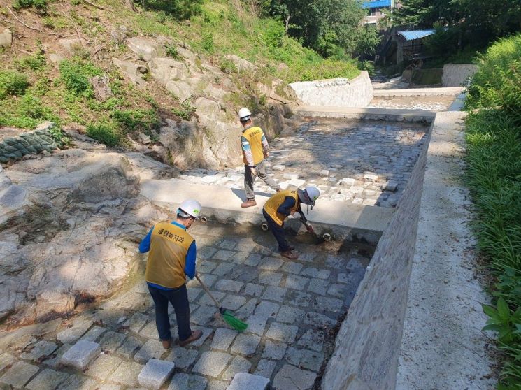점검을 진행하는 중랑구 산사태 현장 예방단 모습. 중랑구 제공.