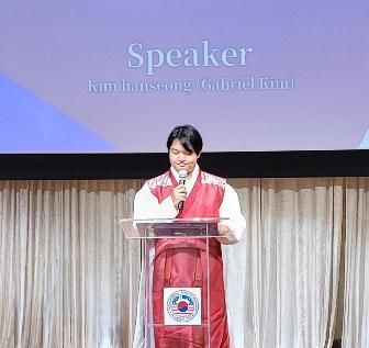 고등부 대상 수상자 김한성 학생의 감사 스피치. 품앗이운동본부