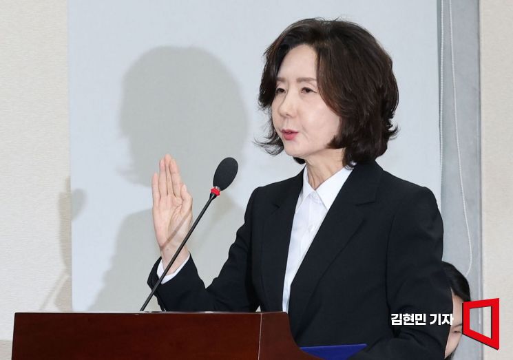 이진숙 사회부총리 겸 교육부 장관 후보자가 16일 국회 교육위원회에서 열린 인사청문회에서 선서하고 있다. 2025.7.16 김현민 기자