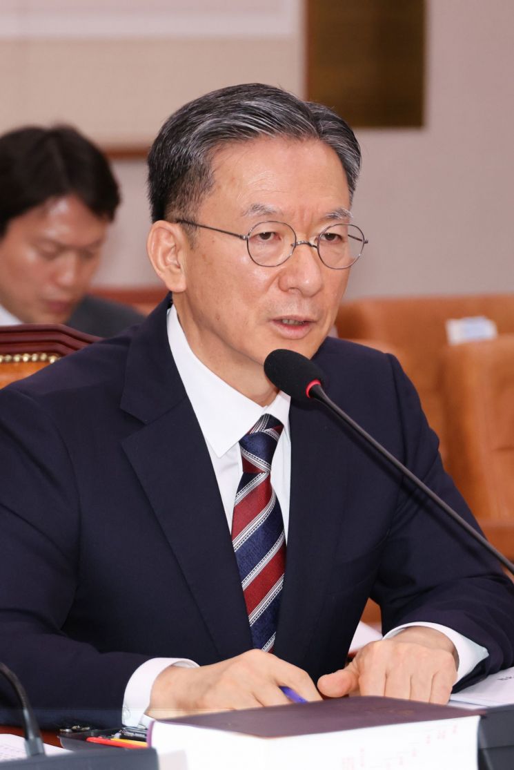 정성호 법무부 장관 후보자가 16일 서울 여의도 국회 법제사법위원회에서 열린 인사청문회에서 의원 질의에 답변하고 있다. 연합뉴스