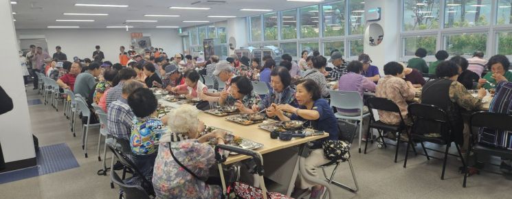 [포토] “삼계탕으로 무더위 이겨요”