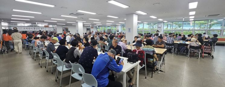 [포토] “삼계탕으로 무더위 이겨요”