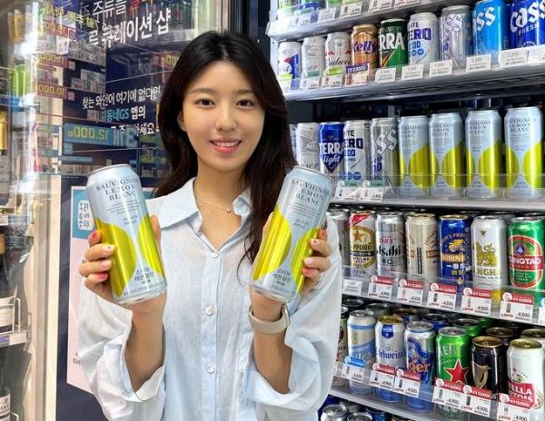 GS25는 7월 17일 ‘안성재 셰프’가 선택한 ‘소비뇽레몬블랑하이볼'을 선보인다.