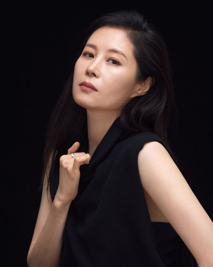 배우 문소리가 유본컴퍼니와 전속계약을 맺었다. 문소리