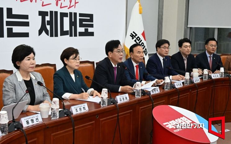 [포토] 송언석 “무자격 6적 거취 논의 위한 대통령 면담 요구”