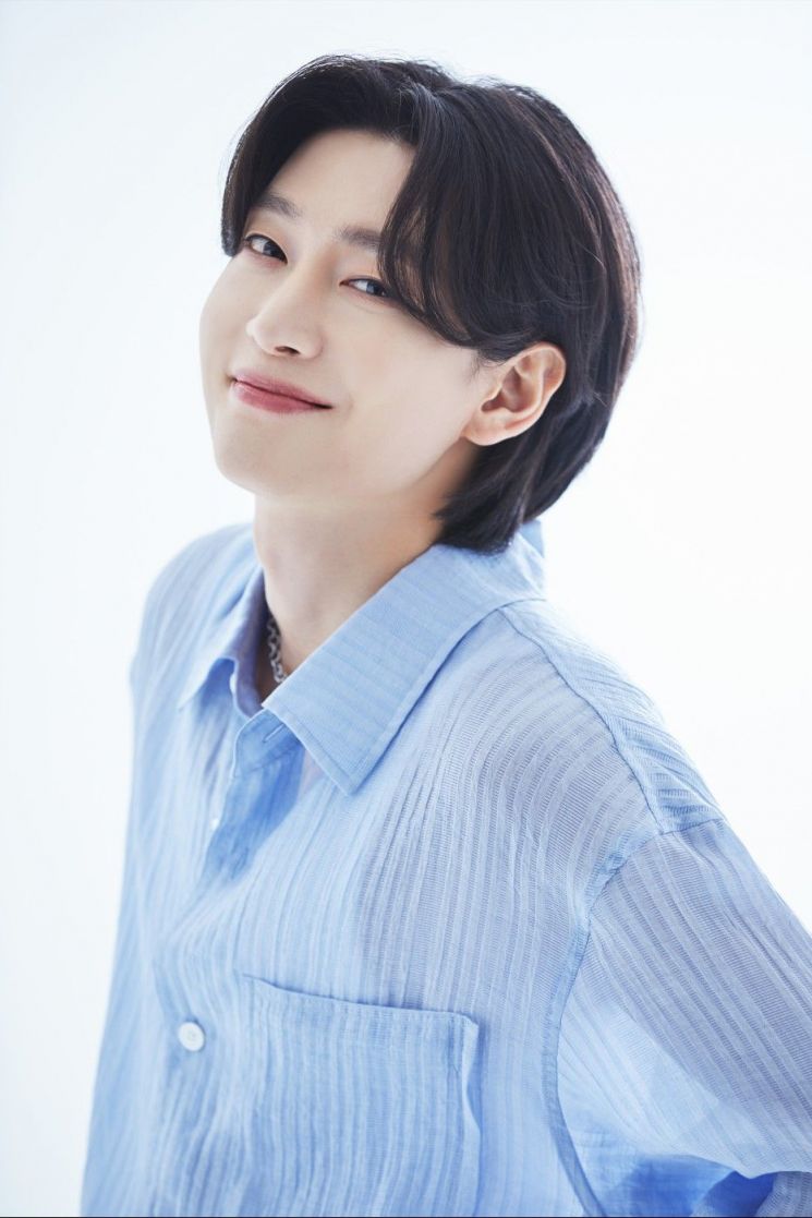 가수 김용빈이 17일 신곡 ‘어제도 너였고 오늘도 너여서’를 발표한다. 유선수엔터테인먼트