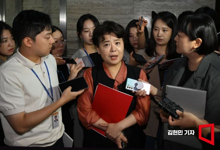 [포토] 윤희숙 "차떼기 위기때 37명 불출마…책임지는 모습 보여달라"