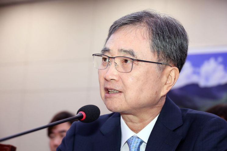 조현 외교부 장관 후보자가 17일 서울 여의도 국회 외교통일위원회에서 열린 인사청문회에서 의원 질의에 답변하고 있다. 2025.7.17 연합뉴스
