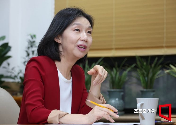 최호정 서울시의회 의장은 지난 17일 서울 중구 서울시의회에서 아시아경제와 인터뷰를 갖고 학생들의 디지털 역량 강화를 위한 준비가 필요하다고 강조했다. 조용준 기자