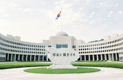 국정원 원훈, DJ·盧시절쓰던 '정보는 국력이다' 복원