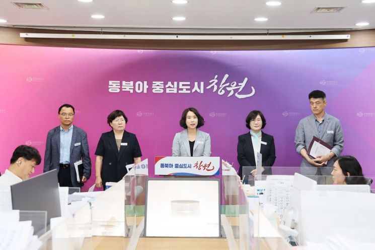 정양숙 문화관광체육국장이 축제와 관련 설명하고 있다.