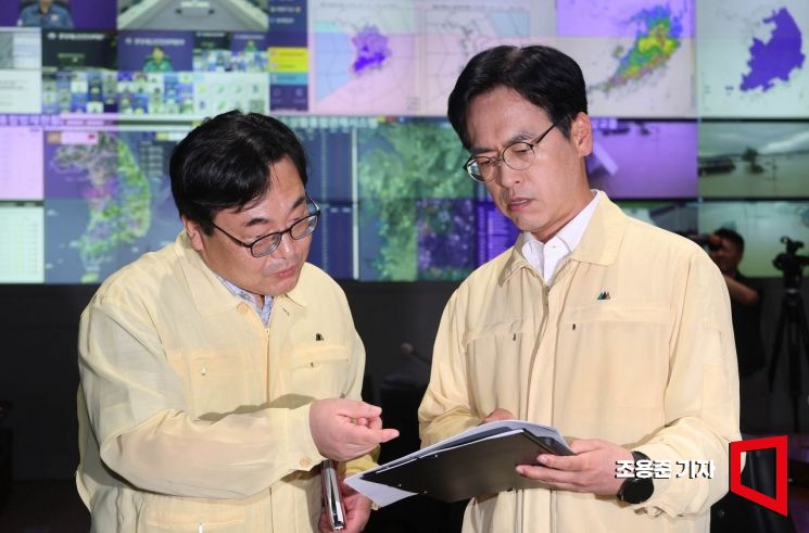 [포토] 호우 대처 상황 점검하는 김민재 장관대행