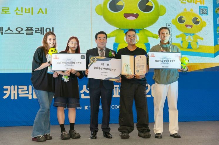 엑스오플레이 ‘신비 AI’, 2025 토이어워드 대상 수상