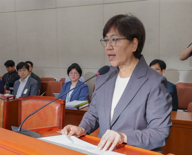 정은경 보건복지부 장관 후보자가 18일 서울 여의도 국회 보건복지위원회에서 열린 인사청문회에서 발언하고 있다. 연합뉴스