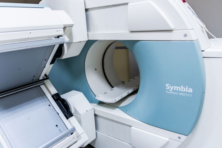 금속 목걸이를 착용한 상태로 MRI 검사실에 무단으로 들어간 남성이 기기의 강한 자기장에 의해 끌려가 중태에 빠지는 사고가 발생했다(기사 이해를 돕기 위한 사진으로 기사 내용과 무관). 픽사베이