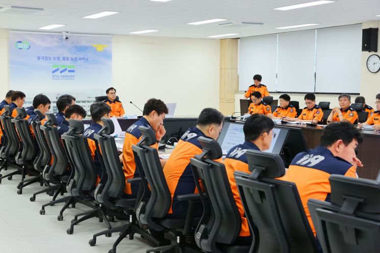 김재병 경기도소방재난본부장이 18일 도내 소방관서장 영상회의를 주재하고 있다. 경기도소방재난본부 제공