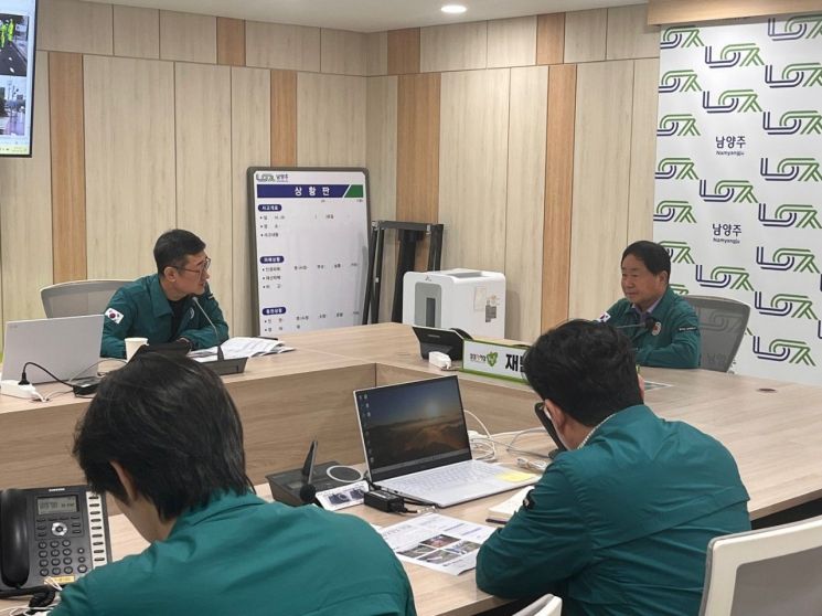 주광덕 남양주시장이 19일 호우 피해에 대비해 긴급 점검회의를 개최하고 있다. 남양주시 제공
