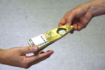 여성 19명과 동시에…연인 빙자해 수십억 갈취한 男 '덜미'