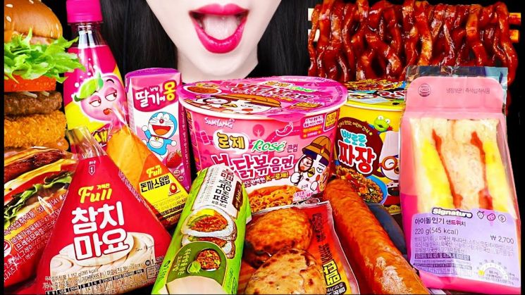 얼굴 없는 유튜버 Jane ASMR이 연간 2300억원을 벌 수 있다는 전망이 나와 눈길을 끌고 있다. 사진 = Jane ASMR 유튜브 캡쳐
