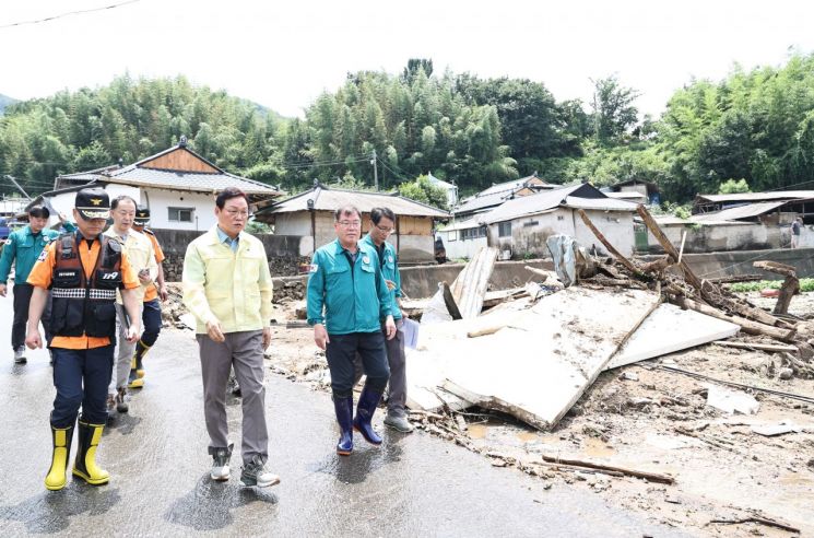 이틀째 산청 찾은 박완수 경남지사 "실종자 수색, 시간 제약 없이 최선"