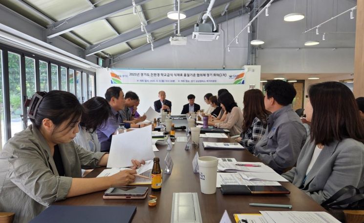 경기도가 품질기준협의체를 열고, 제철 보관한 시금치를 가격 폭등에 따라 학교급식에 공급하는 방안을 논의하고 있다. 경기도 제공