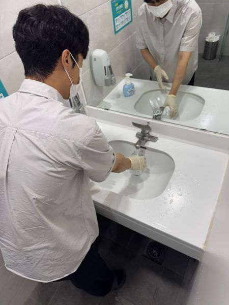 전북 정읍시보건소가 내달 22일까지 4주간 공공기관, 대형마트, 병원, 숙박시설 등 다중이용시설 20곳을 대상으로 레지오넬라균 검사를 진행한다. 정읍시보건소 제공