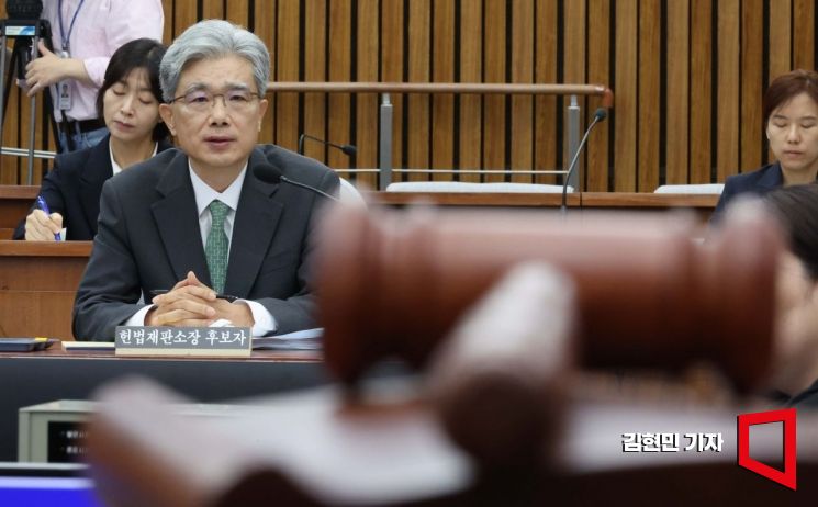 김상환 헌법재판소장 후보자가 21일 국회에서 열린 인사청문회에서 질의에 답하고 있다. 김현민 기자
