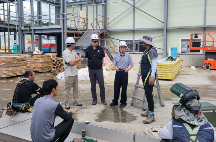 고용노동부 양산지청, 폭염 속 노동자 보호 안전조치 이행 점검
