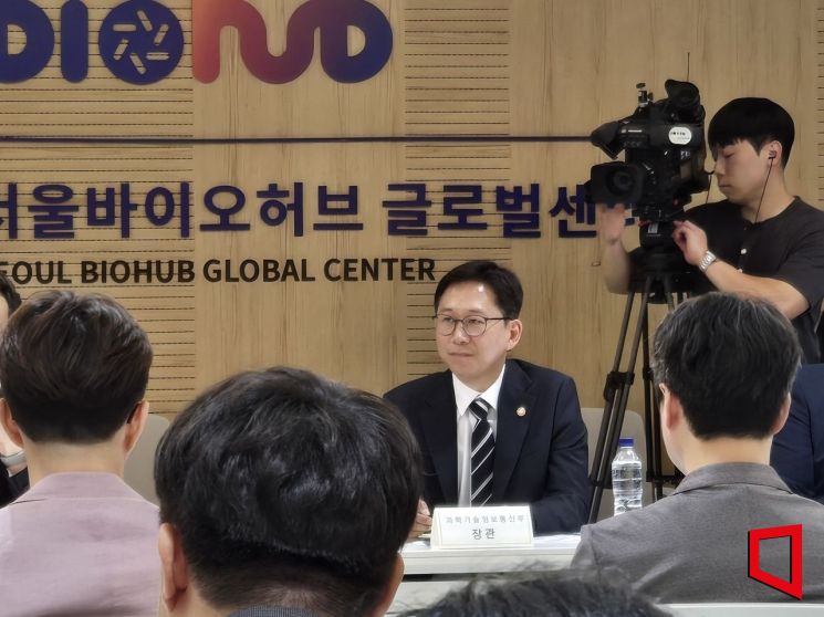 배경훈 장관 첫 행보 "AI 바이오 세계 1강 도전…국가전략 준비"