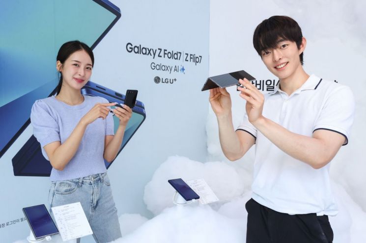 Three Major Carriers Begin Activating Galaxy Z Fold7 and Flip7 for Pre-order Customers