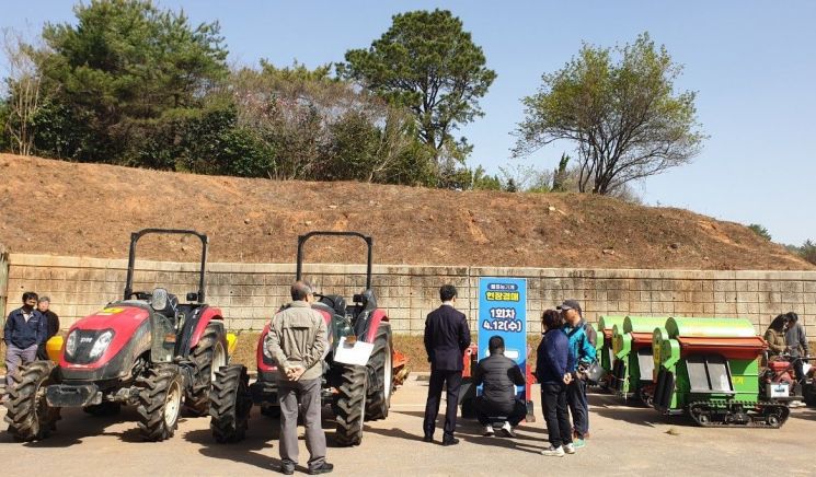 광주농업기술센터, 트랙터 등 농기계 '현장 경매'