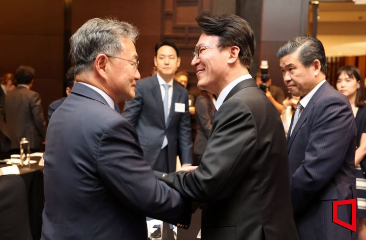 [포토] 주셉 윤 주한 미국대사 대리 만나는 김민석 총리