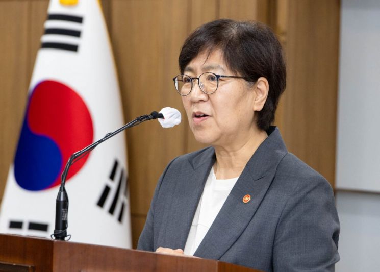 정은경 보건복지부 장관이 22일 정부세종청사에서 열린 취임식에서 취임사를 하고 있다. 보건복지부