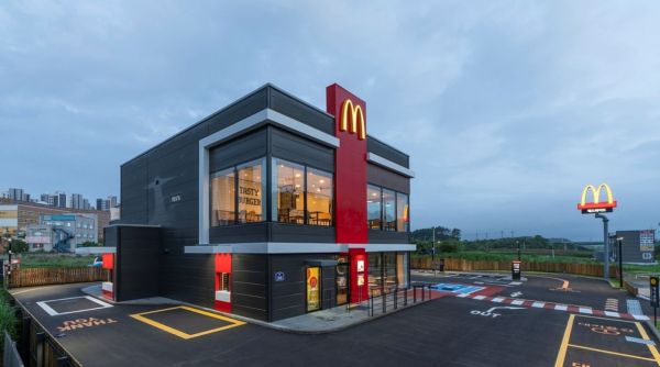 同时应用Tandem DT和Hi-pass支付系统的麦当劳骊州DT门店全景。麦当劳提供