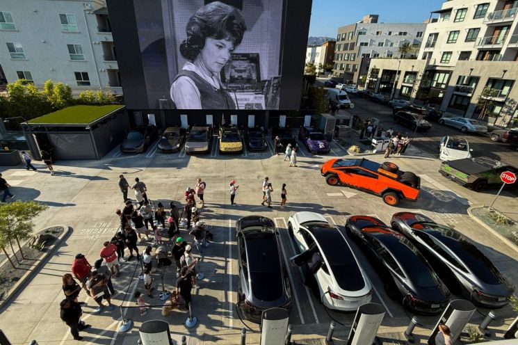 머스크, 테슬라 식당 '다이너' LA에 오픈…"잘되면 전세계에"