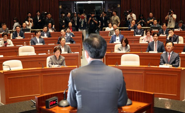 송언석 국민의힘 비상대책위원장 겸 원내대표가 23일 서울 여의도 국회에서 열린 의원총회에서 발언하고 있다. 연합뉴스