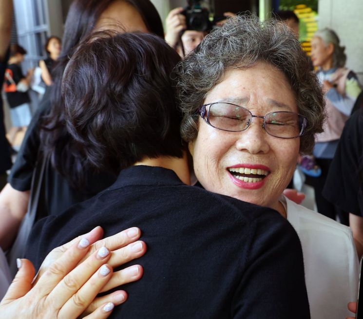 검찰, 최말자씨 재심서 무죄 구형…"고통과 아픔 드렸다" 사과