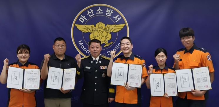 마산소방서 하트세이버 수여 기념 사진.