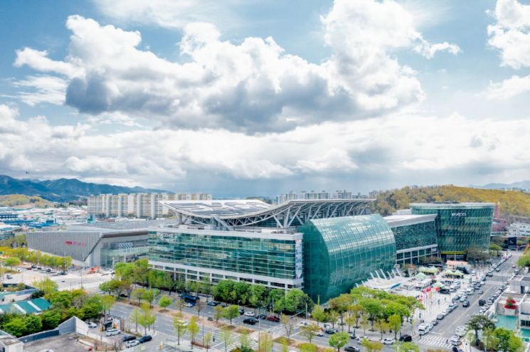 대구시 북구에 자리잡은 엑스코 전경