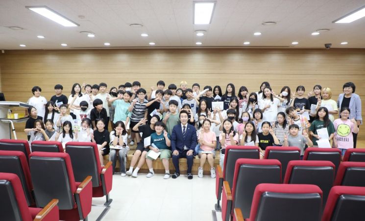 [포토] 임채성 세종시의회 의장, 지역구 초등학생 '소통 프로그램'