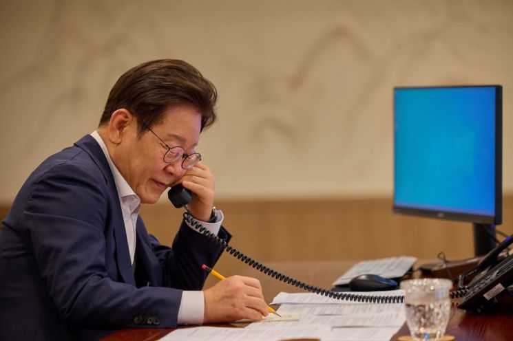 李대통령, 카자흐스탄 대통령과 첫 통화…"홍범도 유해 봉환 사의" 