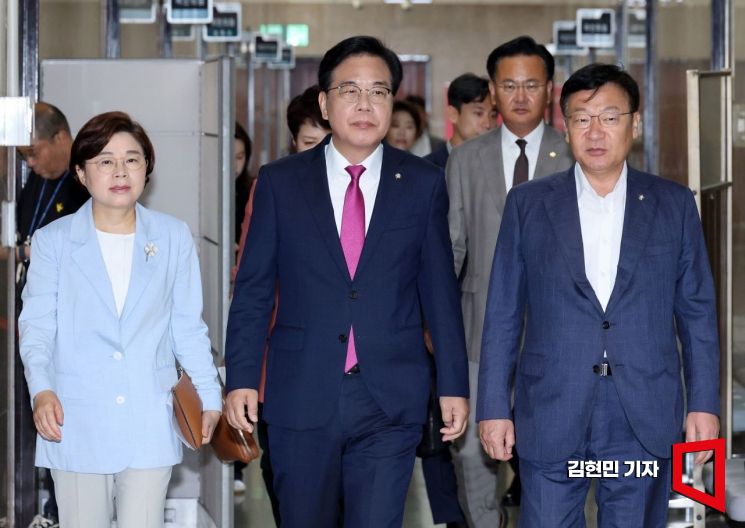 [포토] 비대위 향하는 국민의힘 지도부