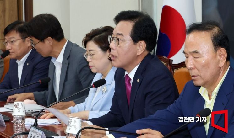 송언석 국민의힘 비상대책위원장 겸 원내대표가 24일 국회에서 열린 비상대책위원회의에서 발언하고 있다. 2025.7.24 김현민 기자