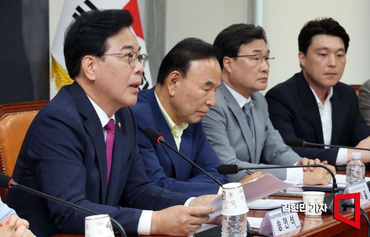 [포토] 野 송언석 “인사 참사 ‘명심’ 때문… 北에서나 볼 아첨 난무”