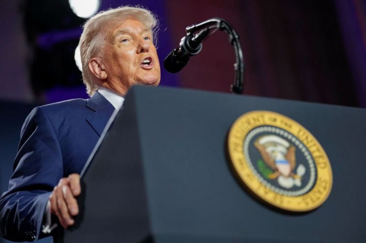 트럼프 "무역협상, EU와 심각하게 진행 중…中은 마무리 단계"(종합)