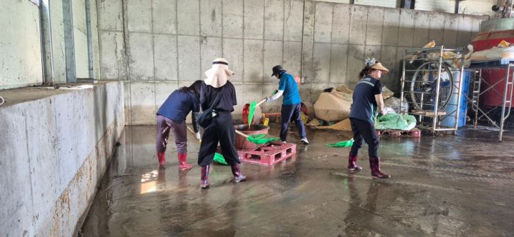 "산청군민들 힘내세요" … 고성군, 산청군 호우피해 복구 인력 긴급 지원