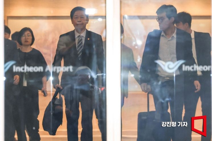 [포토] 인천공항 나서는 구윤철 경제부총리